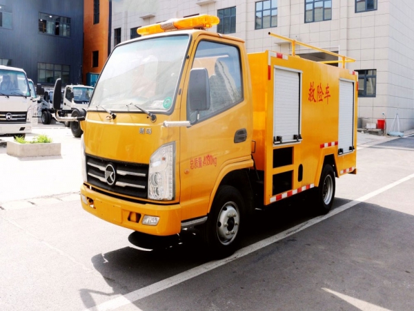 凱馬小型工程救險(xiǎn)車